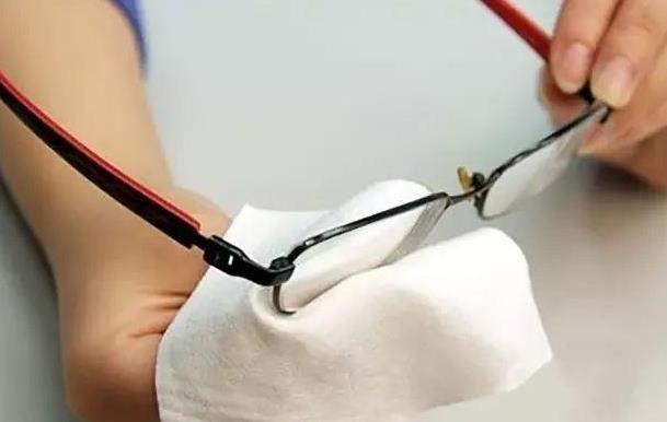 老花鏡防輻射眼鏡的作用、保養(yǎng)，你真的都懂嗎？