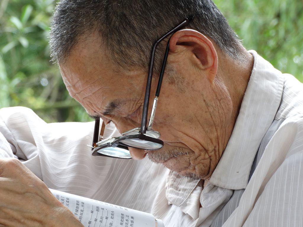 經(jīng)常聽說近視老花會抵消，真相其實是……