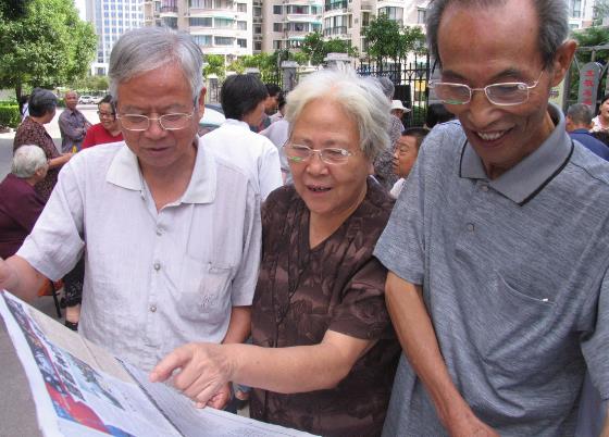 老花眼晚上看不清，驗(yàn)光之后再配鏡！